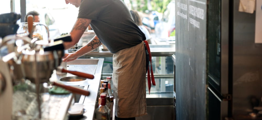 Erforderliche Ausrüstung in einem Catering-Anhänger