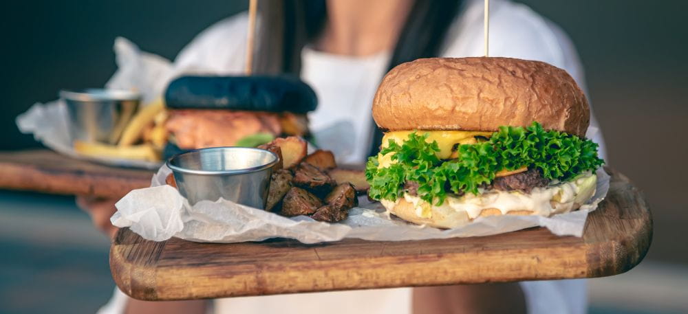 Welche Ausrüstung muss in einem Burger- Foodtruck vorhanden sein?
