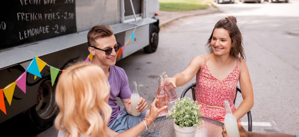 Wie bereitet man einen Foodtruck auf die Sommersaison vor? Praktische Tipps und Tricks